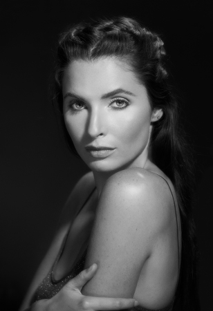 Beauty shot of young woman Hollywood style Black & White